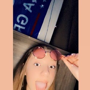 Meet your Posher, Tia